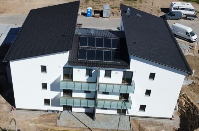 20. April 2026 Die Südseite - Balkone wurden geliefert
